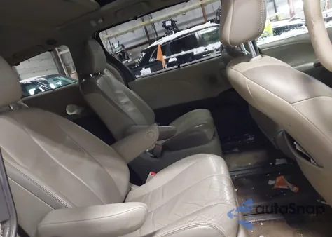 2013 Toyota Sienna Limited 7 Passenger z USA, uszkodzony, nr VIN 5TDDK3DC0DS066990